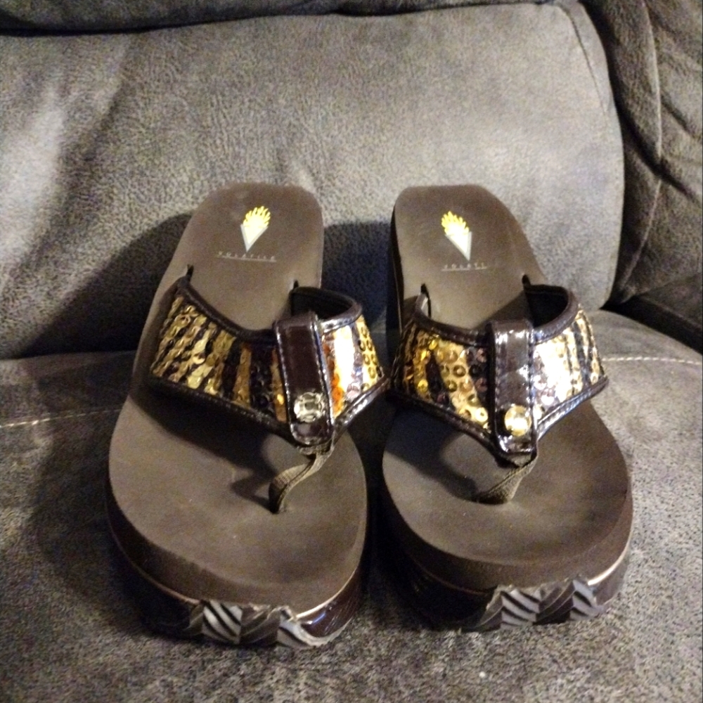 Sandals, VOLATILE,  Gold, Sequin, Size 7 READ